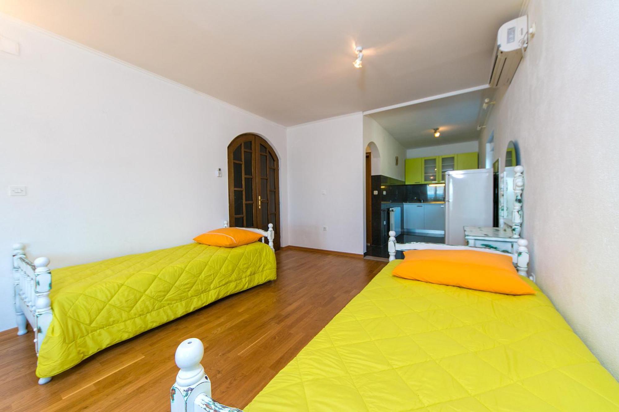 Adria Brela Apartments الغرفة الصورة