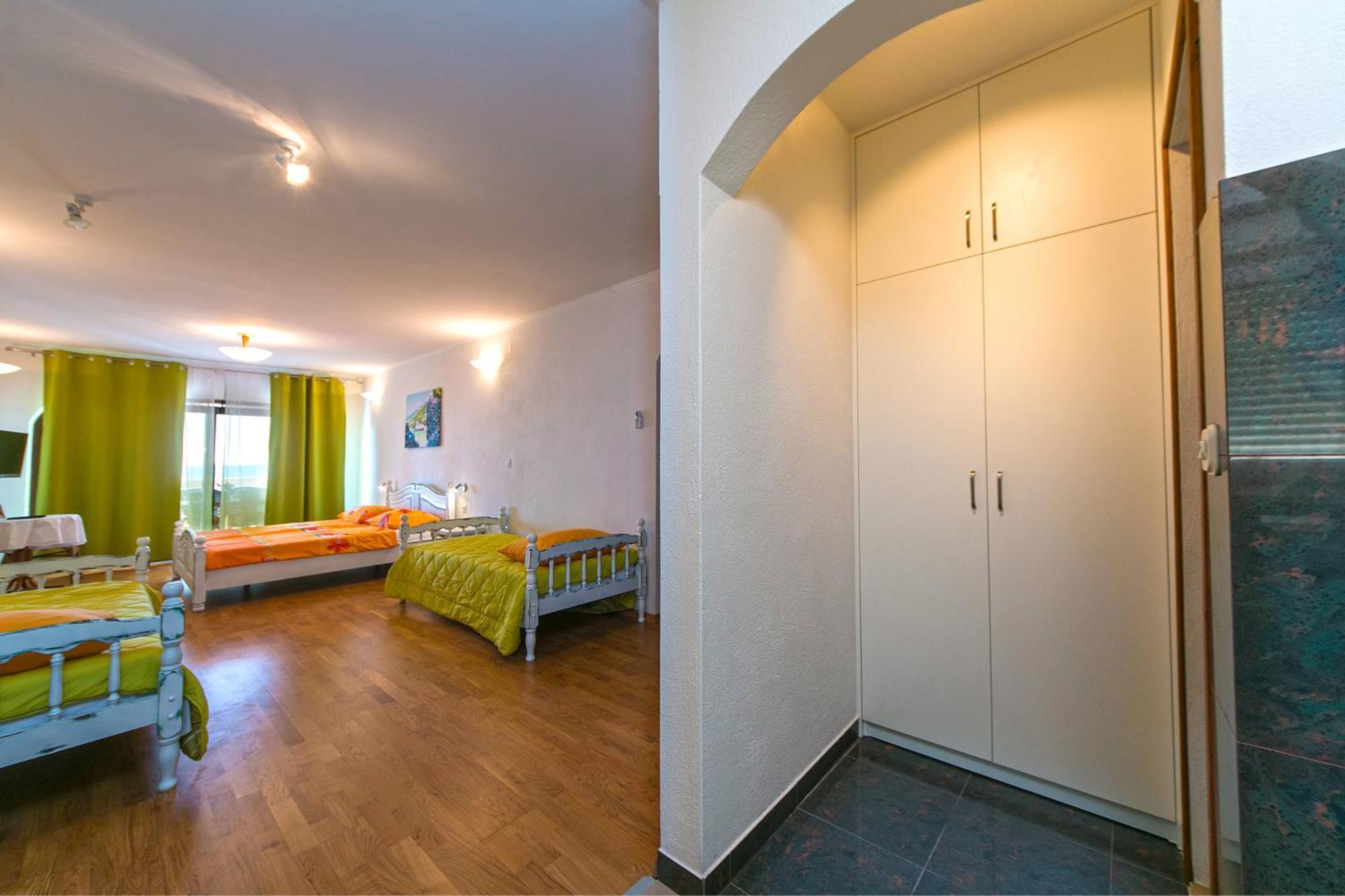 Adria Brela Apartments الغرفة الصورة