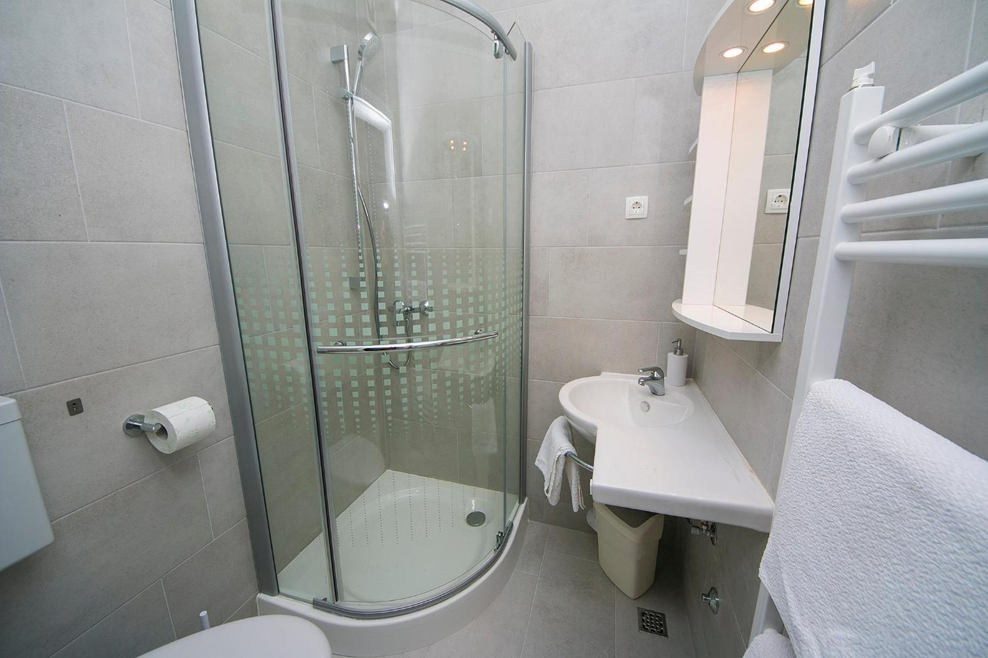 Adria Brela Apartments الغرفة الصورة